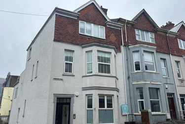 1 bed flat, Addison Road, Flat 3, North Hill, Plymouth, PL48LL - Image 1